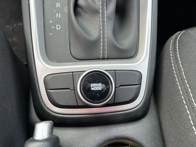 Used 2025 Hyundai Venue SEL image 29