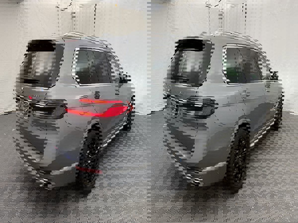 Used 2023 BMW X7 xDrive40i w/ Premium Package image 4