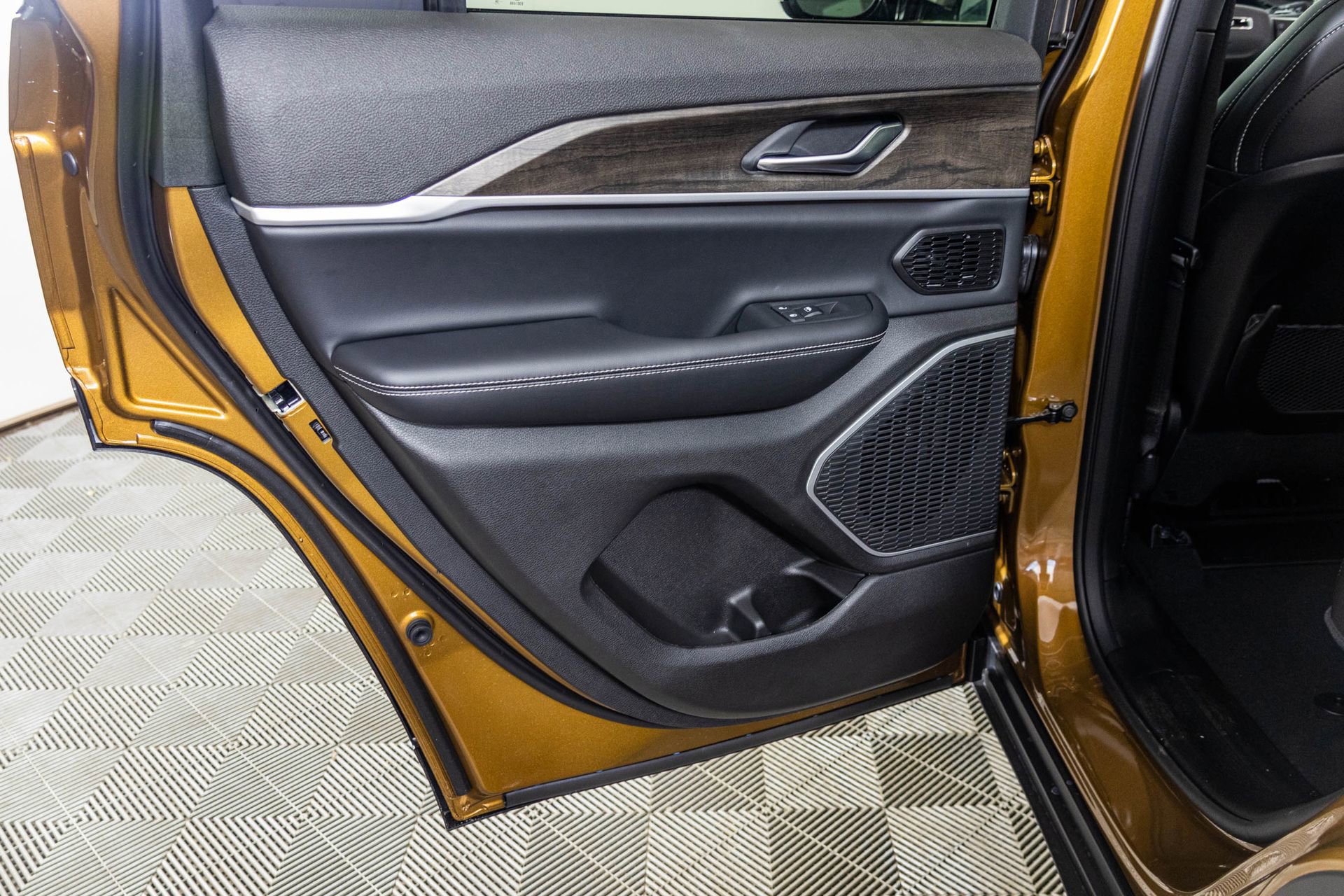 New 2026 Jeep Grand Cherokee Limited AWD/4WD image 40