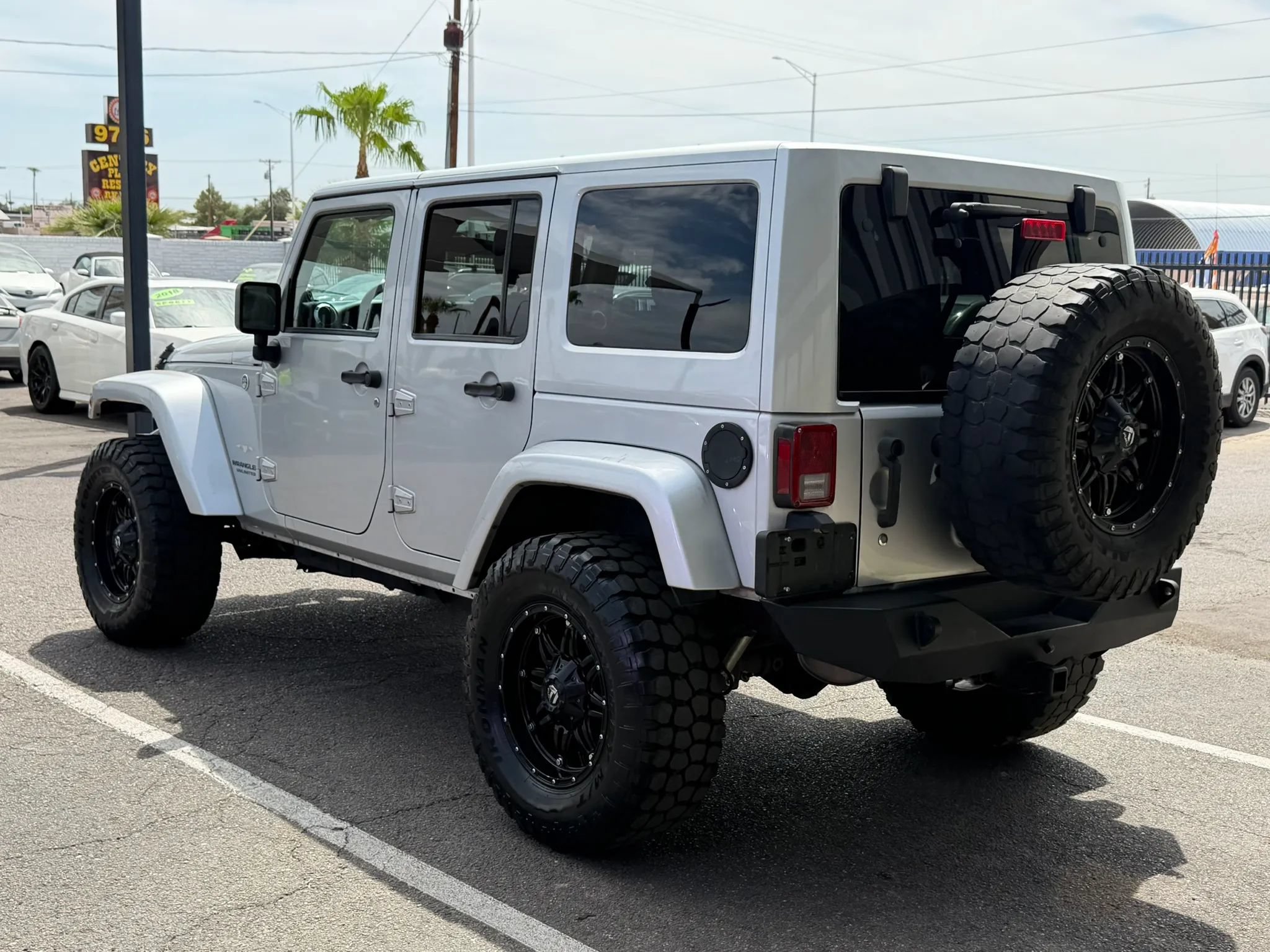 Used 2012 Jeep Wrangler Unlimited Sahara w/ Connectivity Group AWD/4WD image 5