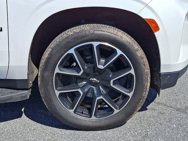 Used 2021 Chevrolet Suburban RST w/ Luxury Package image 8