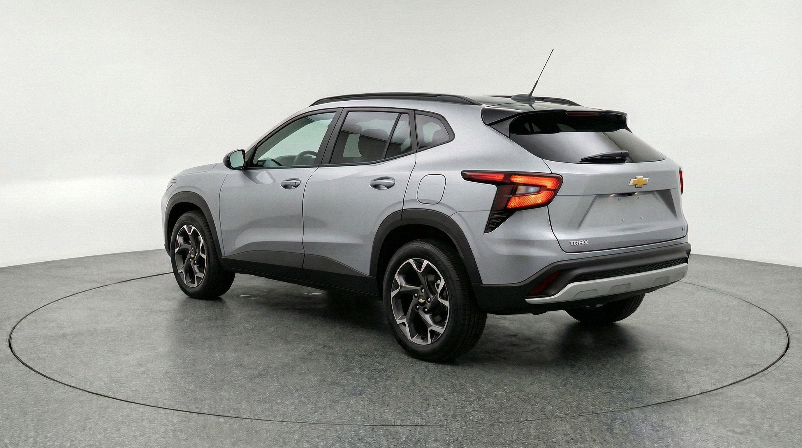 Used 2025 Chevrolet Trax LT w/ LT Convenience Package FWD image 6