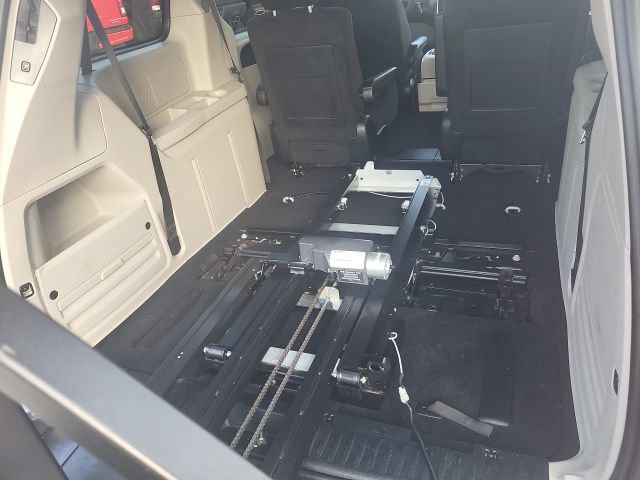 Used 2014 Dodge Grand Caravan SXT FWD image 13