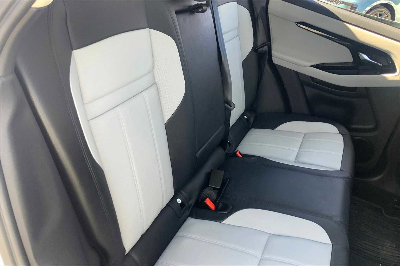 Certified 2025 Land Rover Range Rover Evoque Dynamic SE AWD/4WD image 19