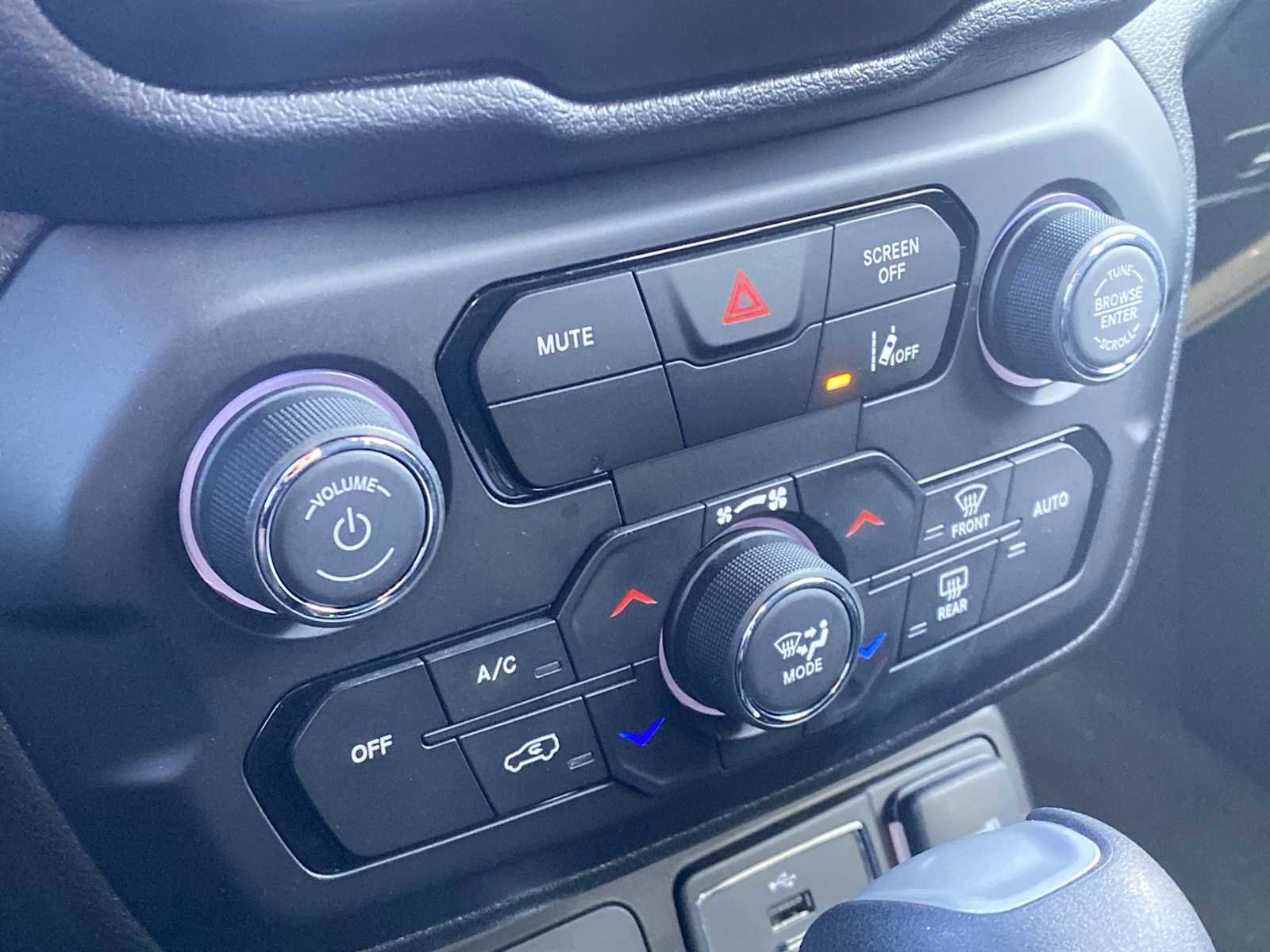 Certified 2022 Jeep Renegade Altitude image 23