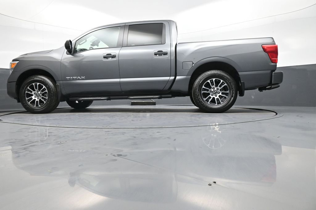 Used 2024 Nissan Titan SV w/ SV Convenience Package image 30