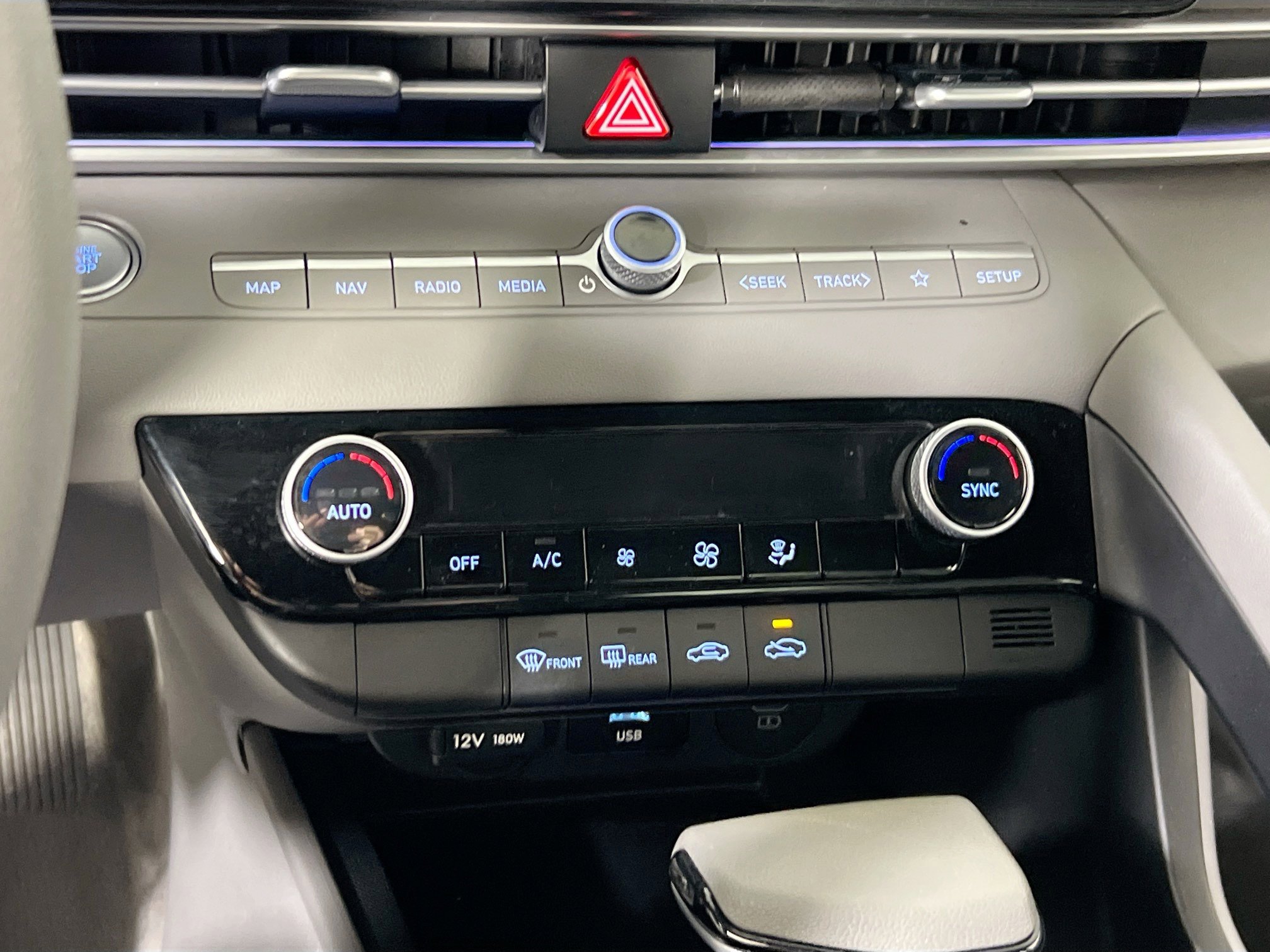 Used 2024 Hyundai Elantra SEL image 16