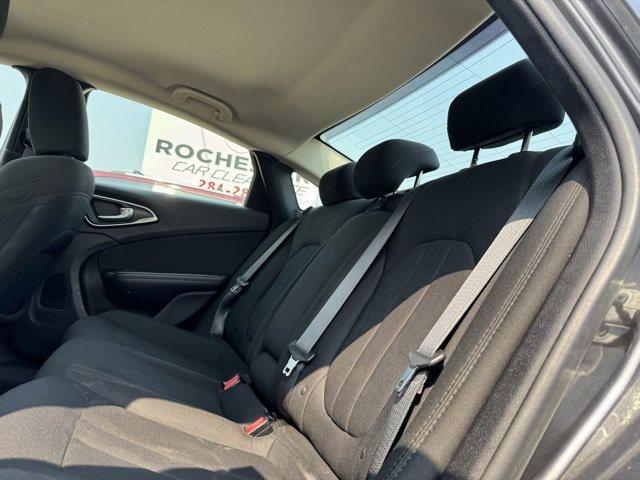 Used 2015 Chrysler 200 Limited image 28