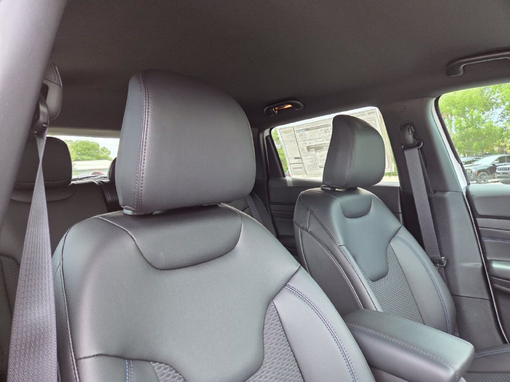 New 2026 Jeep Compass Latitude AWD/4WD image 16