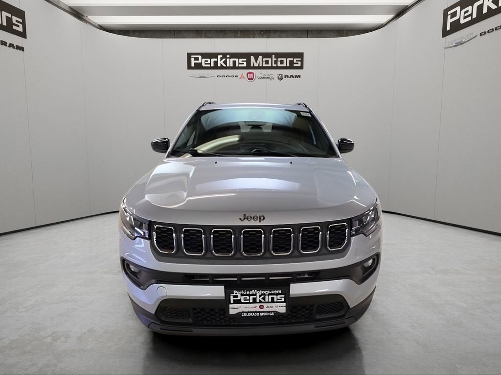 Used 2025 Jeep Compass Latitude AWD/4WD image 8