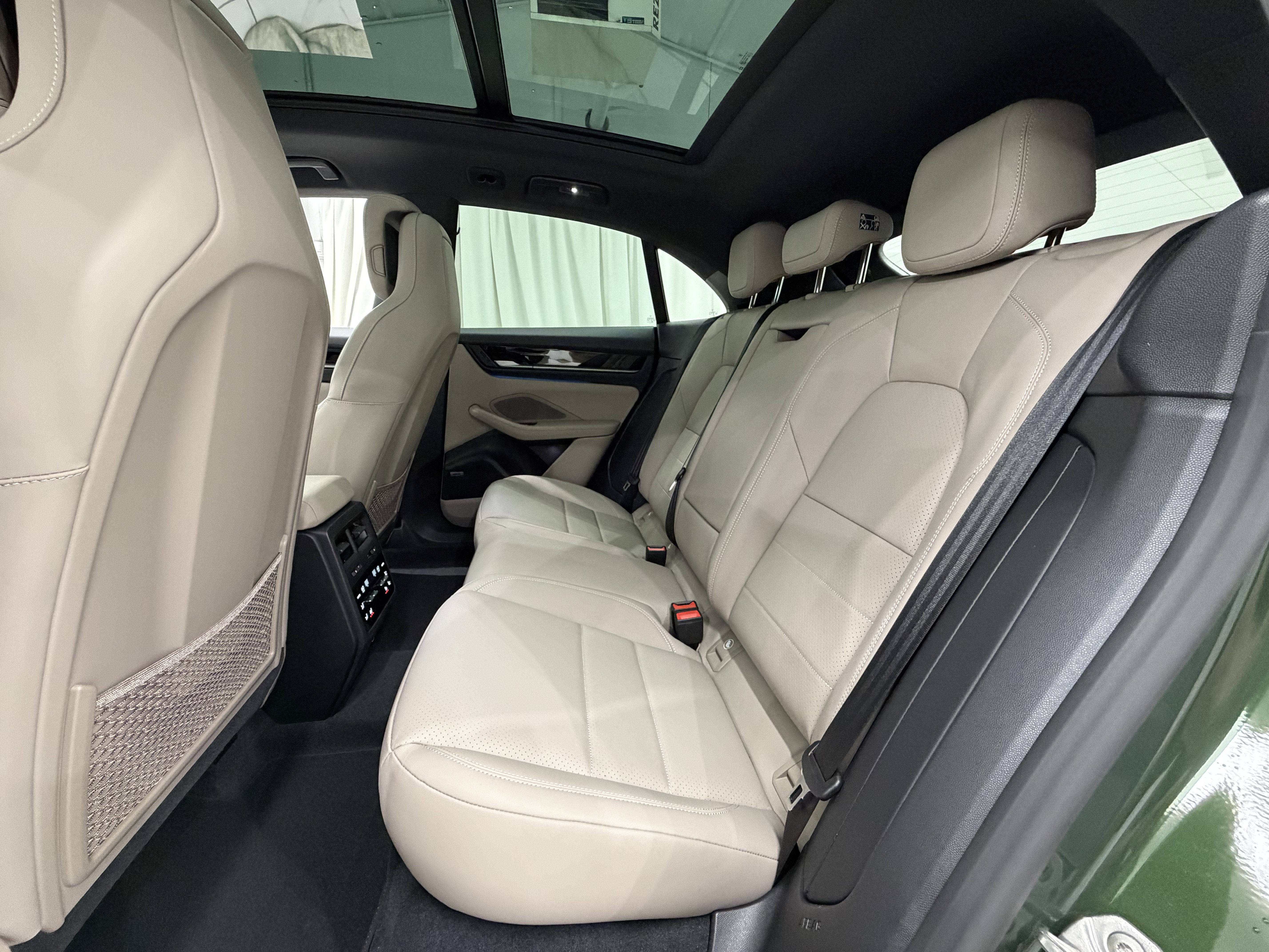 New 2026 Porsche Macan 4 Electric AWD/4WD image 20