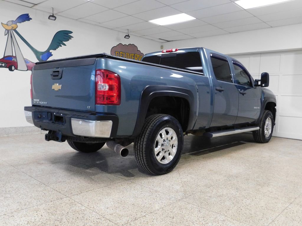 Used 2011 Chevrolet Silverado 2500 LT w/ Interior Plus Package AWD/4WD image 4