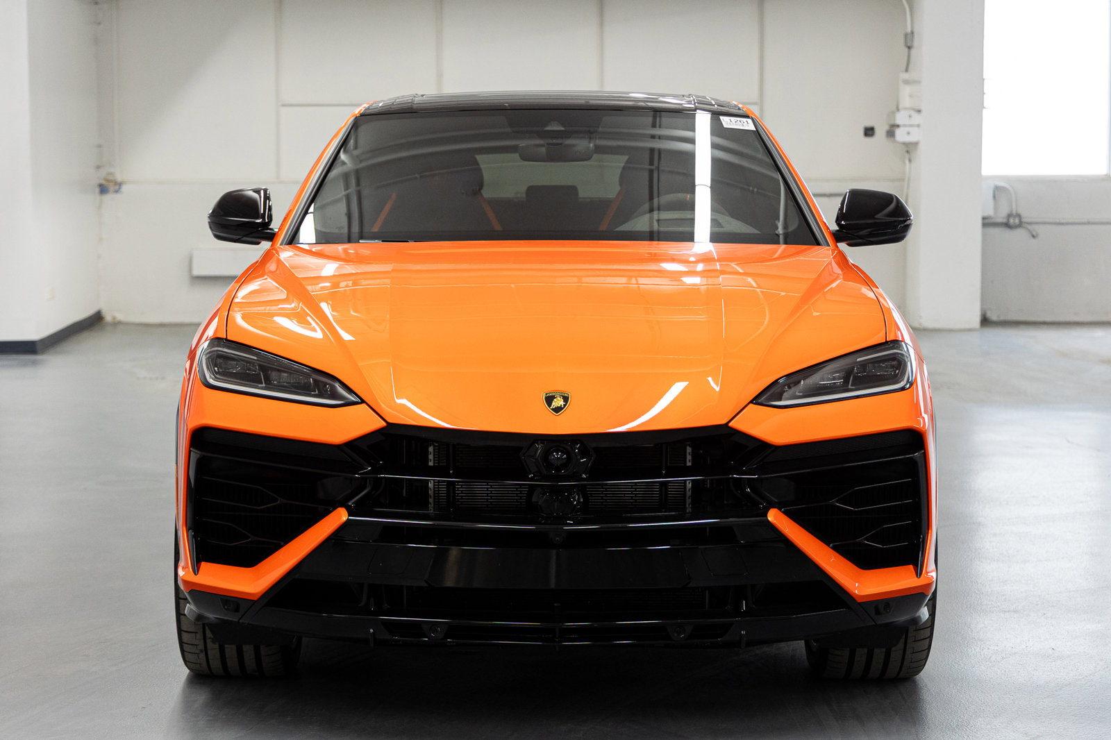 Used 2025 Lamborghini Urus SE image 2
