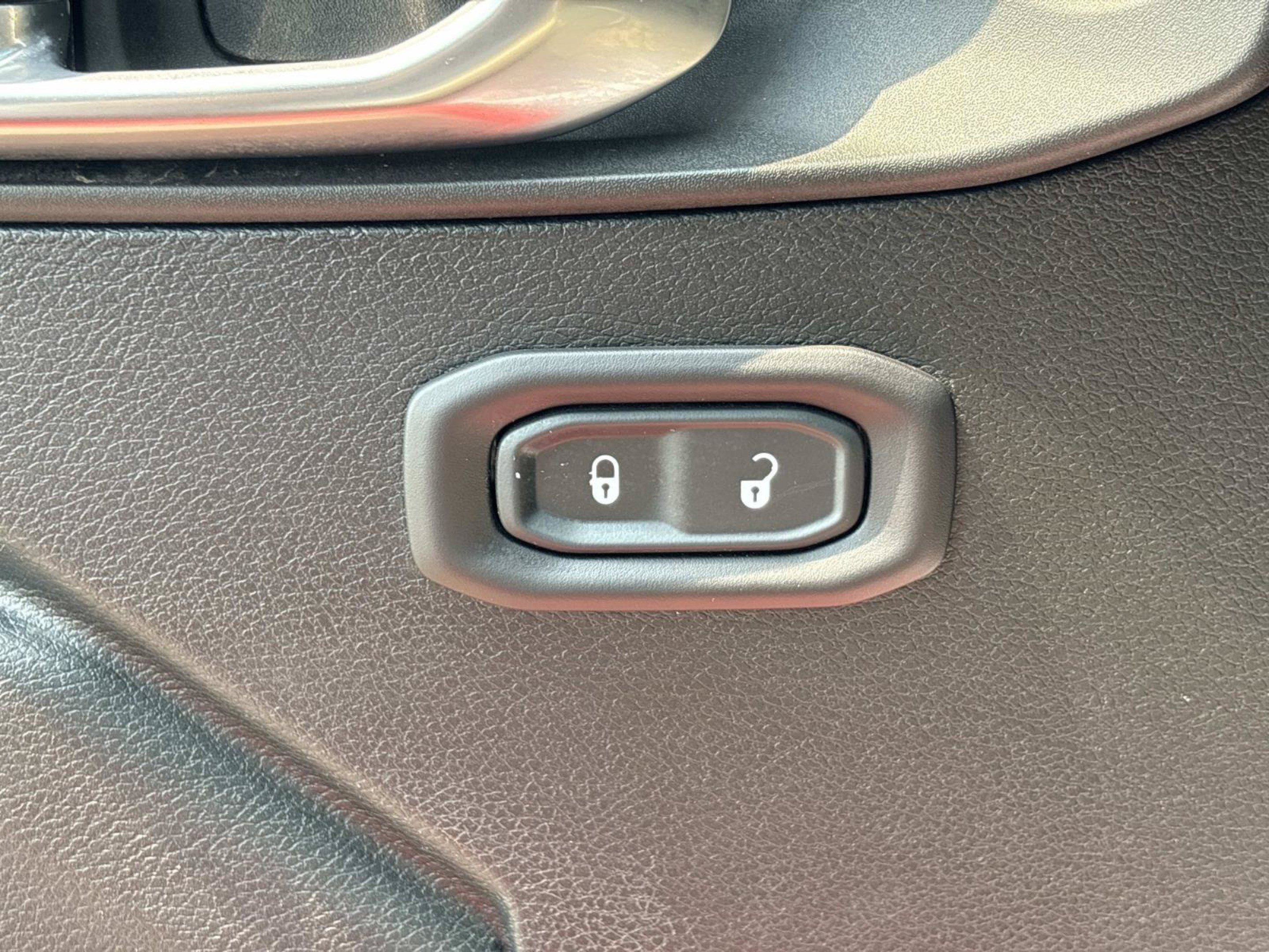Used 2020 Jeep Wrangler Sport AWD/4WD image 31