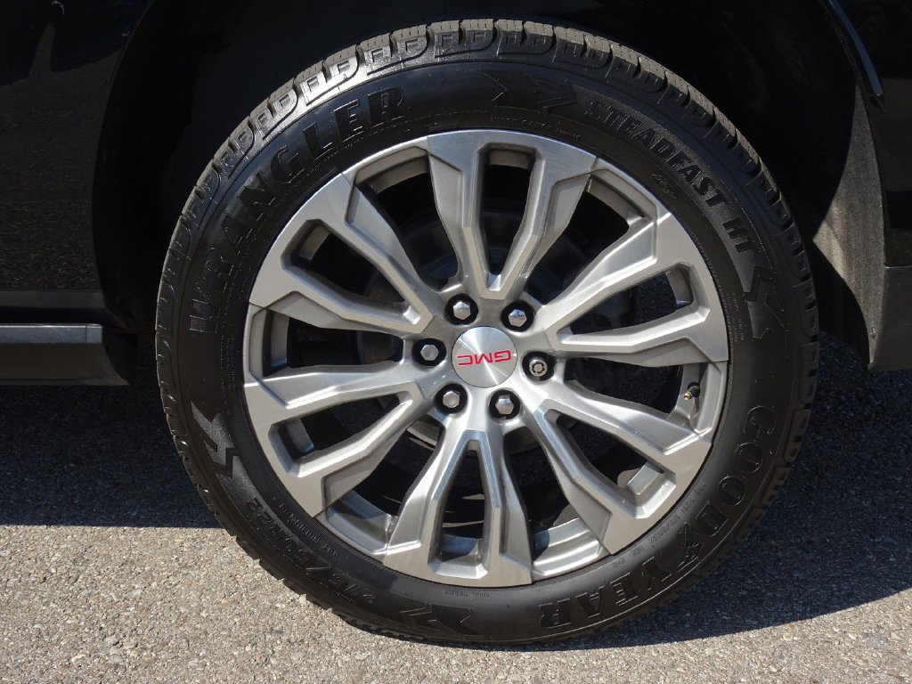 Used 2021 GMC Yukon XL Denali w/ Denali Premium Package AWD/4WD image 29