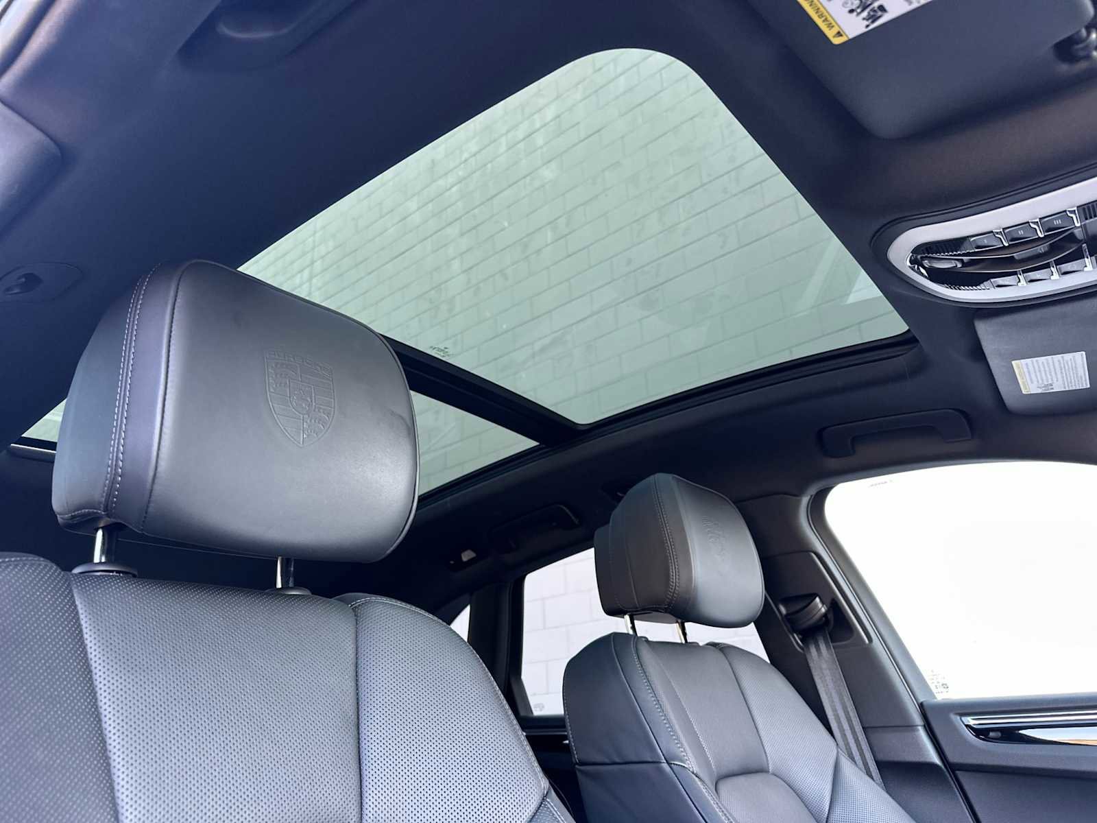 Certified 2025 Porsche Macan image 18