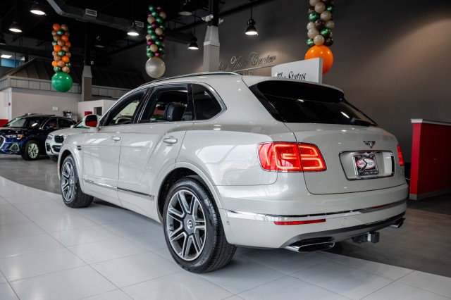 Used 2018 Bentley Bentayga image 7