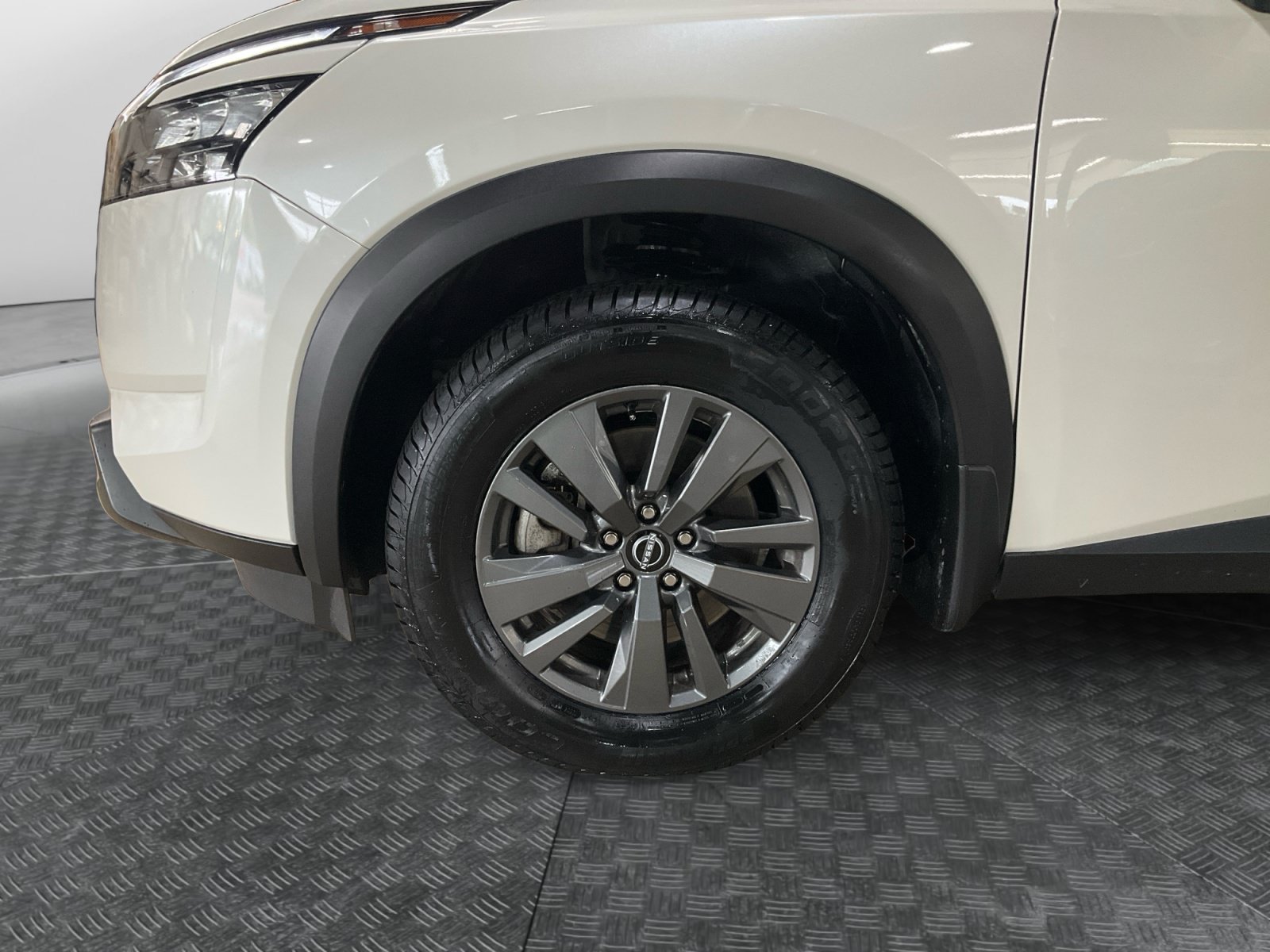 Used 2024 Nissan Pathfinder SV AWD/4WD image 16