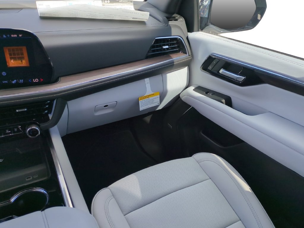 New 2026 Chevrolet Suburban Premier RWD image 16