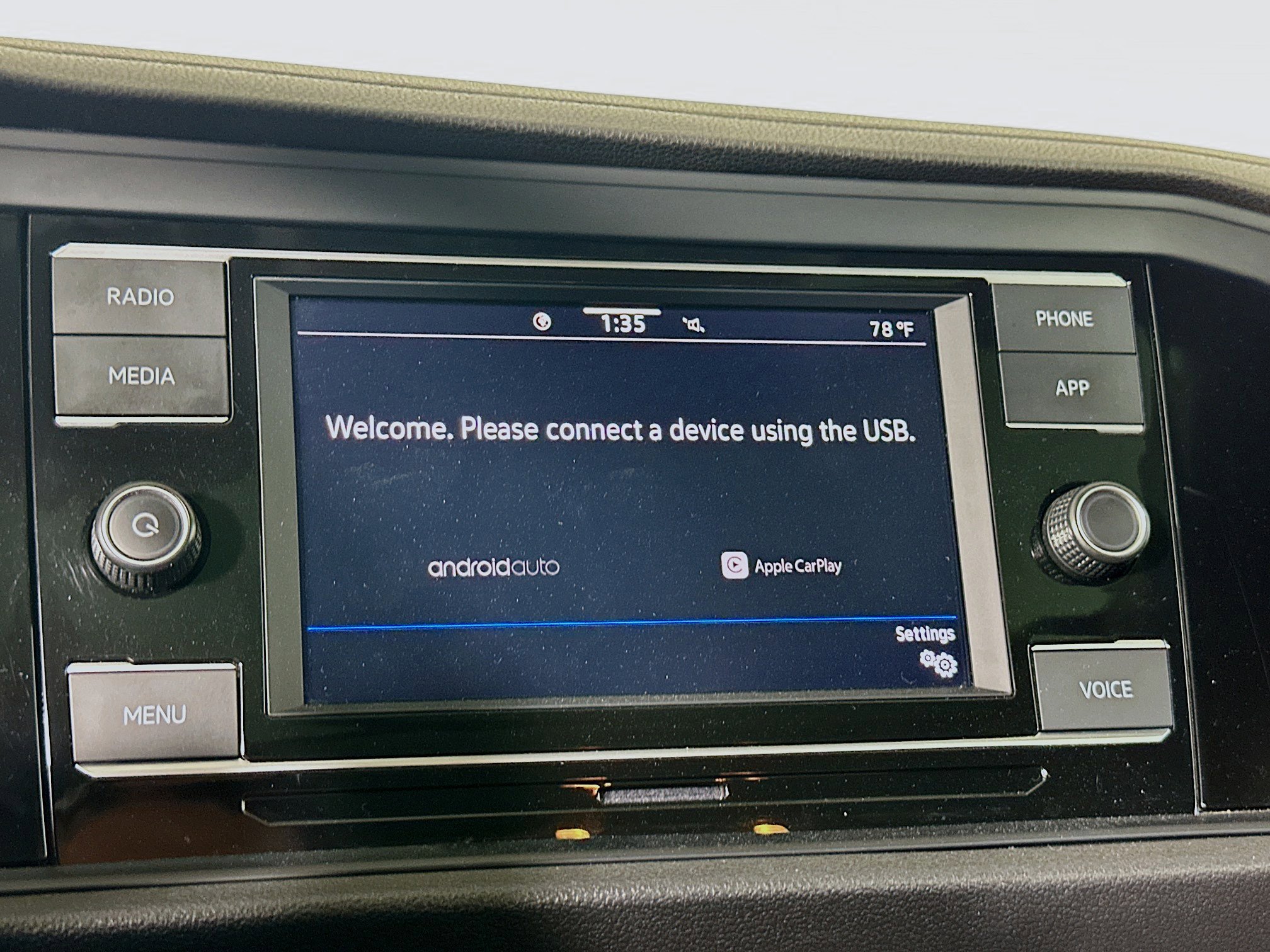 Used 2024 Volkswagen Jetta SE image 32