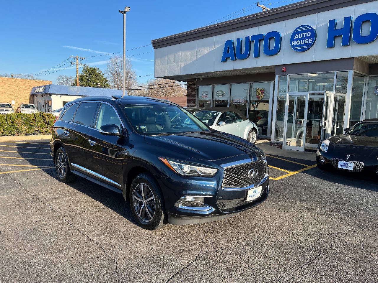 Used 2017 INFINITI QX60 Luxe w/ Premium Plus Package AWD/4WD image 3