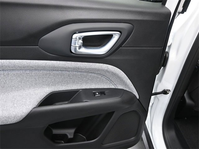 Used 2025 Jeep Compass Sport image 21