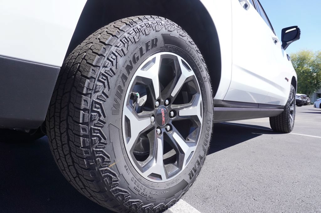 New 2026 GMC Yukon XL AT4 w/ AT4 Premium Plus Package AWD/4WD image 6