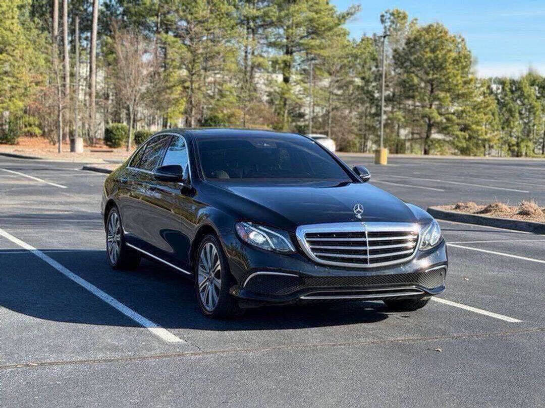 Used 2018 Mercedes-Benz E 300 4MATIC image 1