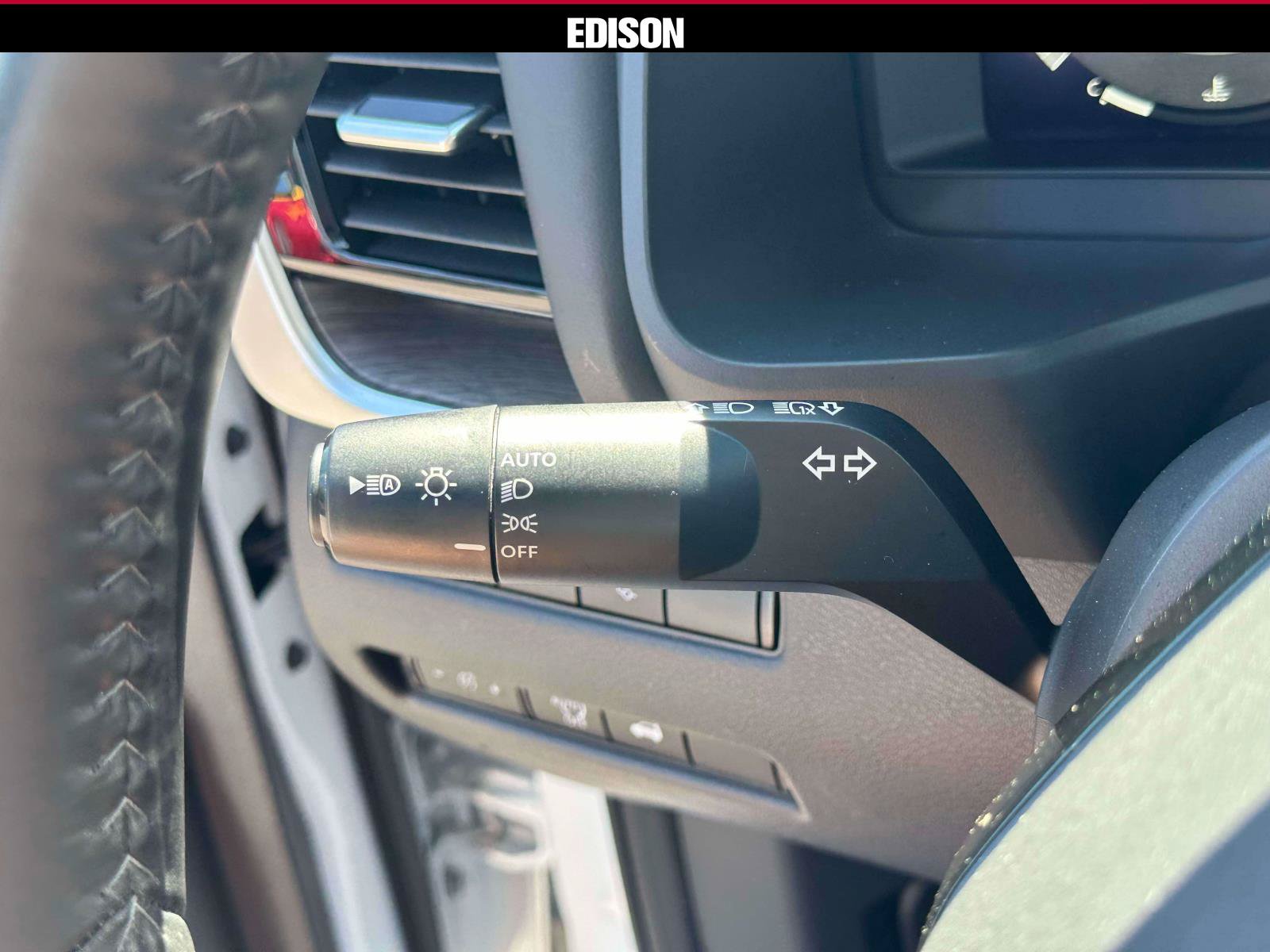 Used 2025 Nissan Rogue Platinum w/ Platinum Premium Package AWD/4WD image 24