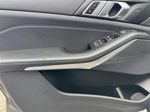 Used 2022 BMW X5 xDrive40i w/ Premium Package AWD/4WD image 16