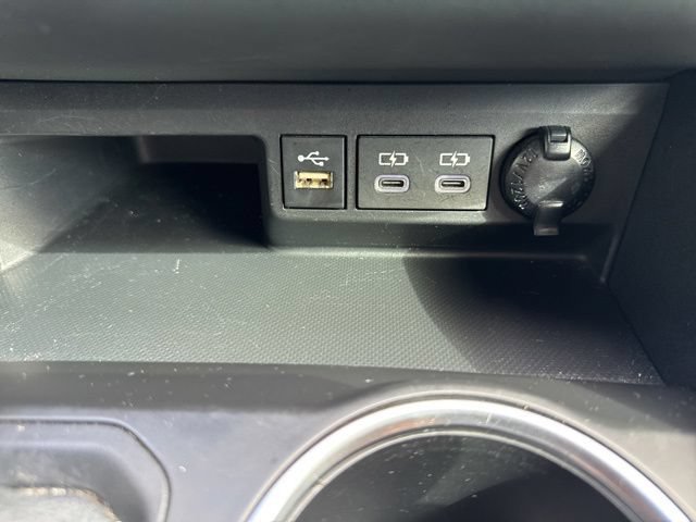 Used 2023 Toyota Highlander XLE AWD/4WD image 18