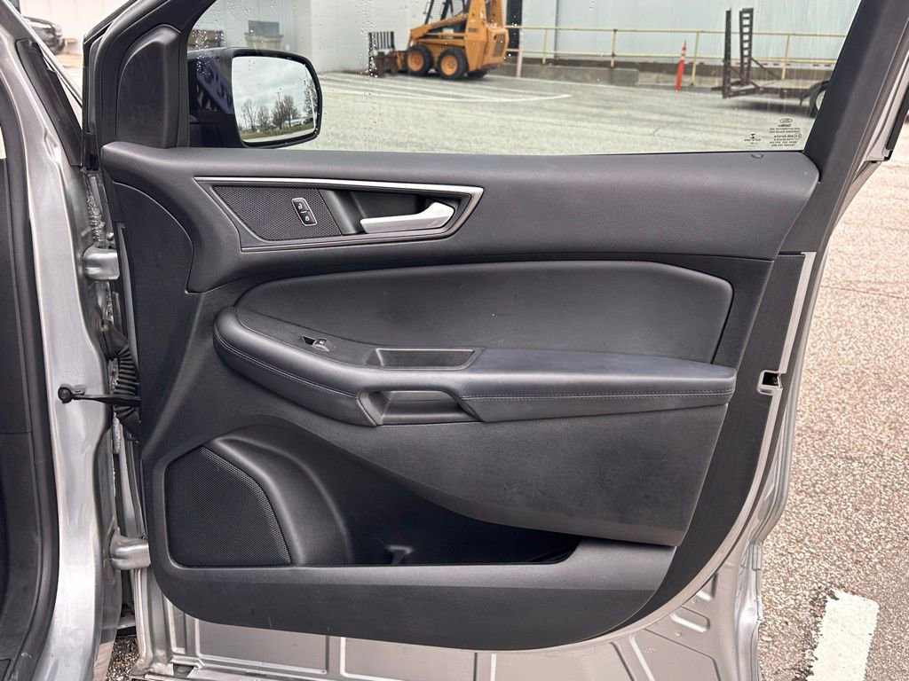 Used 2022 Ford Edge SE w/ Black Appearance Package image 22