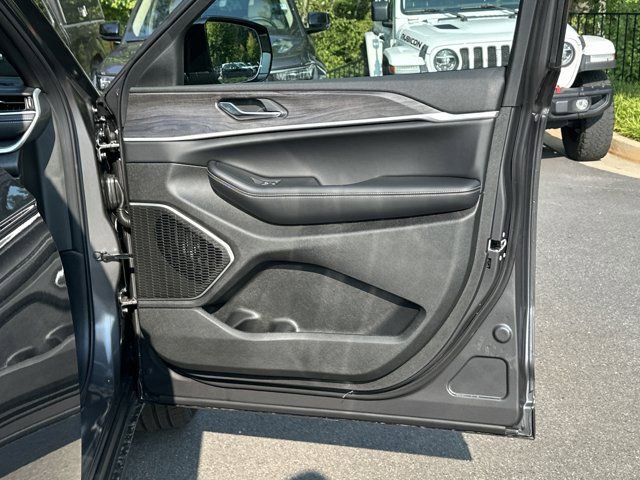 New 2025 Jeep Grand Cherokee Limited w/ Luxury Tech Group II image 14
