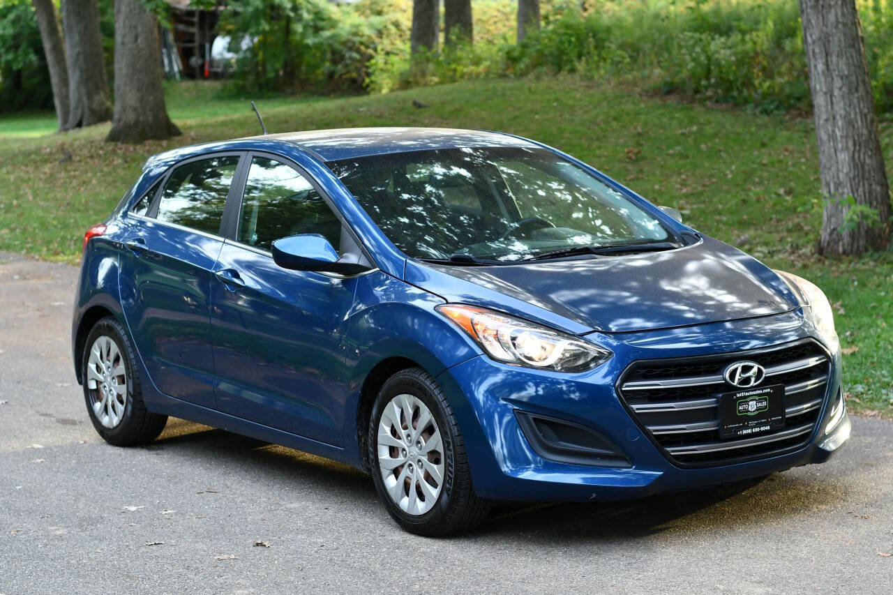 Used 2016 Hyundai Elantra GT image 1