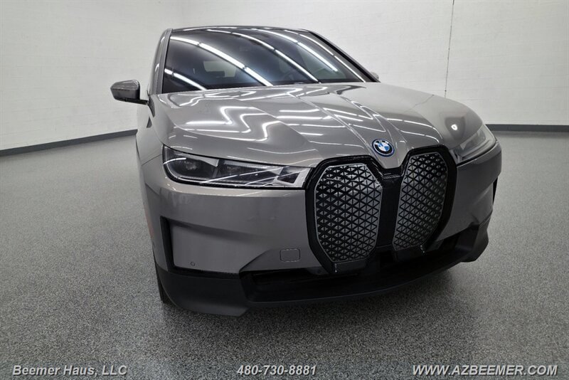 Used 2024 BMW iX xDrive50 w/ Premium Package AWD/4WD image 17