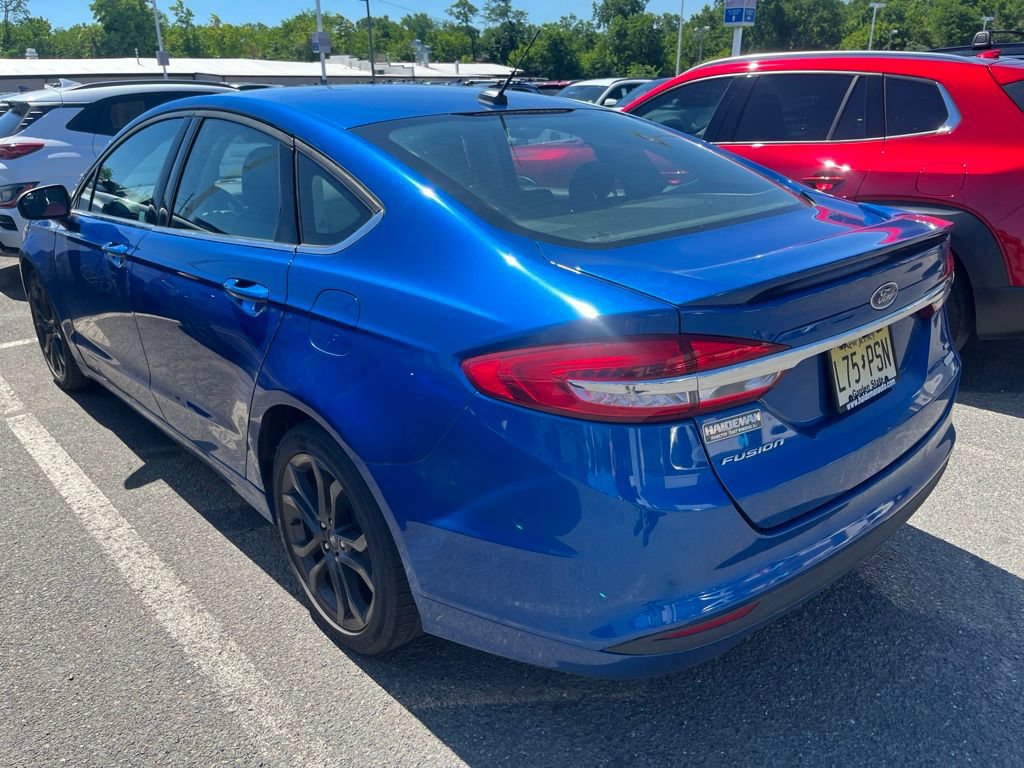 Used 2018 Ford Fusion SE w/ Equipment Group 201A FWD image 3