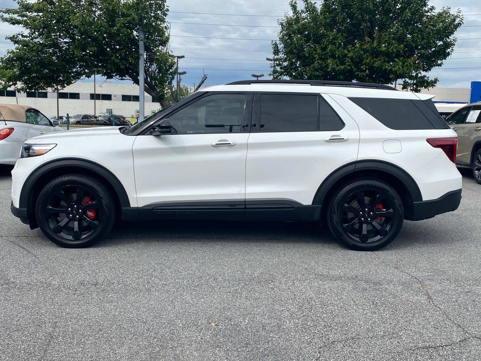 Used 2024 Ford Explorer ST w/ Equipment Group 401A image 2