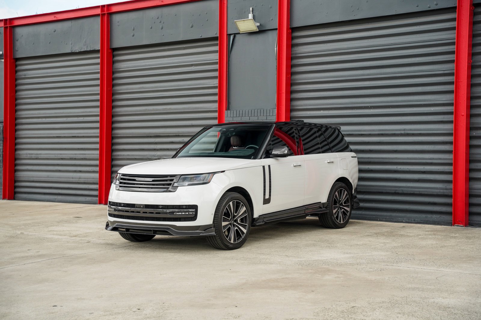 Used 2025 Land Rover Range Rover SE AWD/4WD image 1