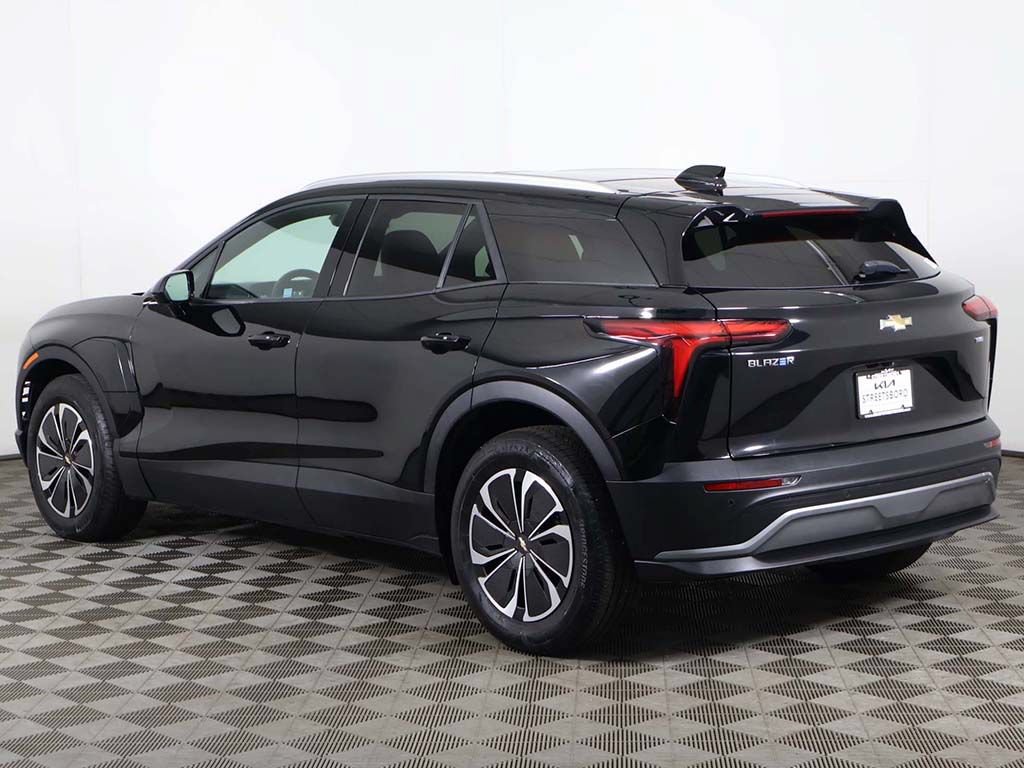 Used 2024 Chevrolet Blazer EV LT AWD/4WD image 11