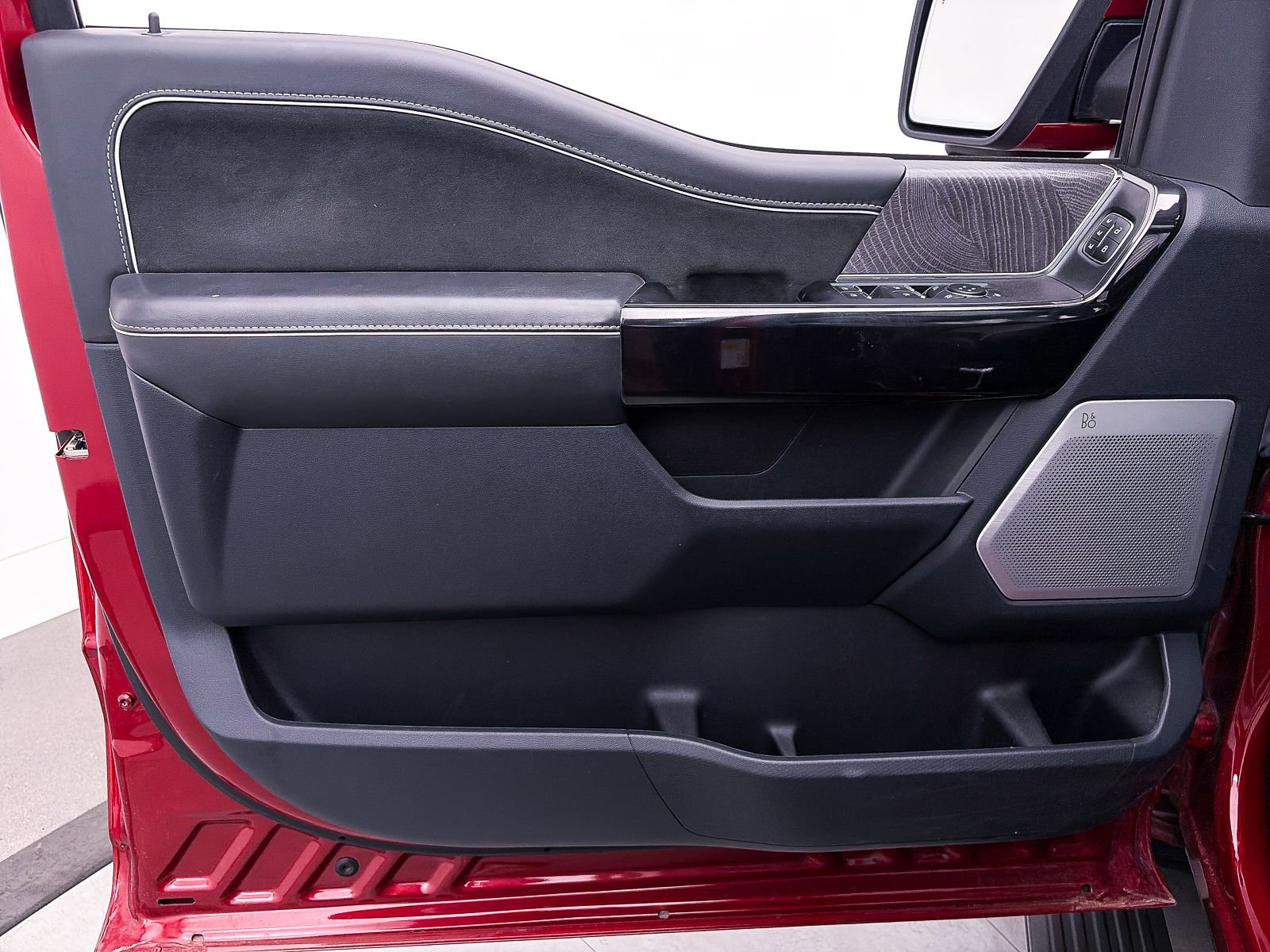 Used 2023 Ford F150 Lightning Platinum image 19