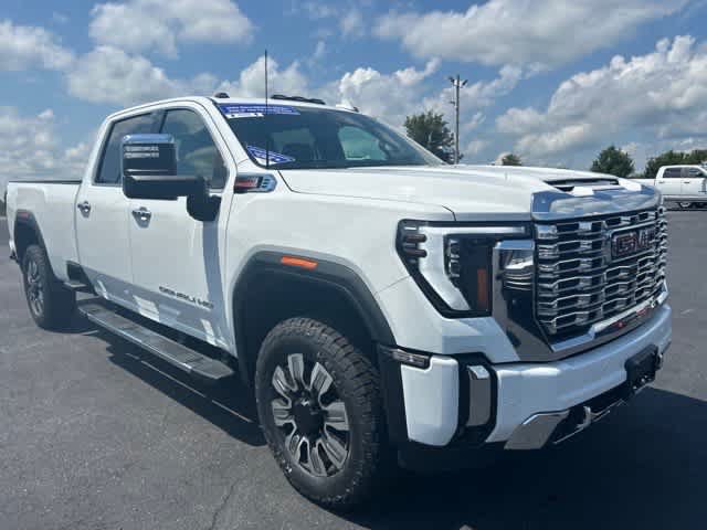 Used 2024 GMC Sierra 2500 Denali w/ Technology Package AWD/4WD image 2