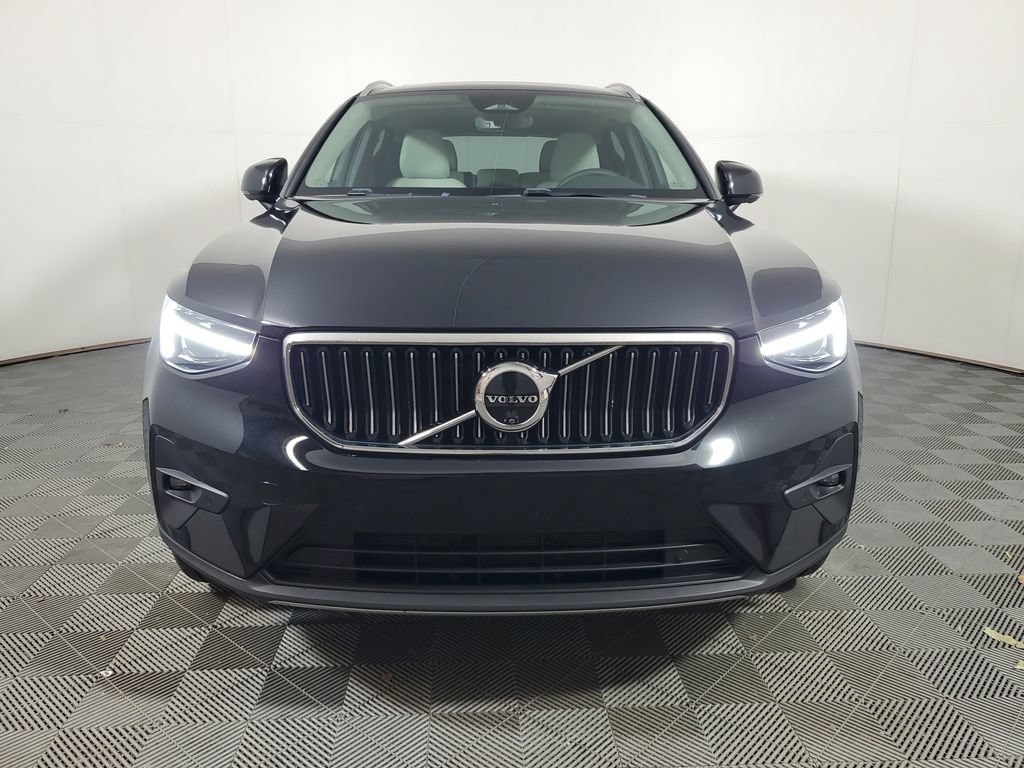 Used 2025 Volvo XC40 B5 Plus AWD/4WD image 2