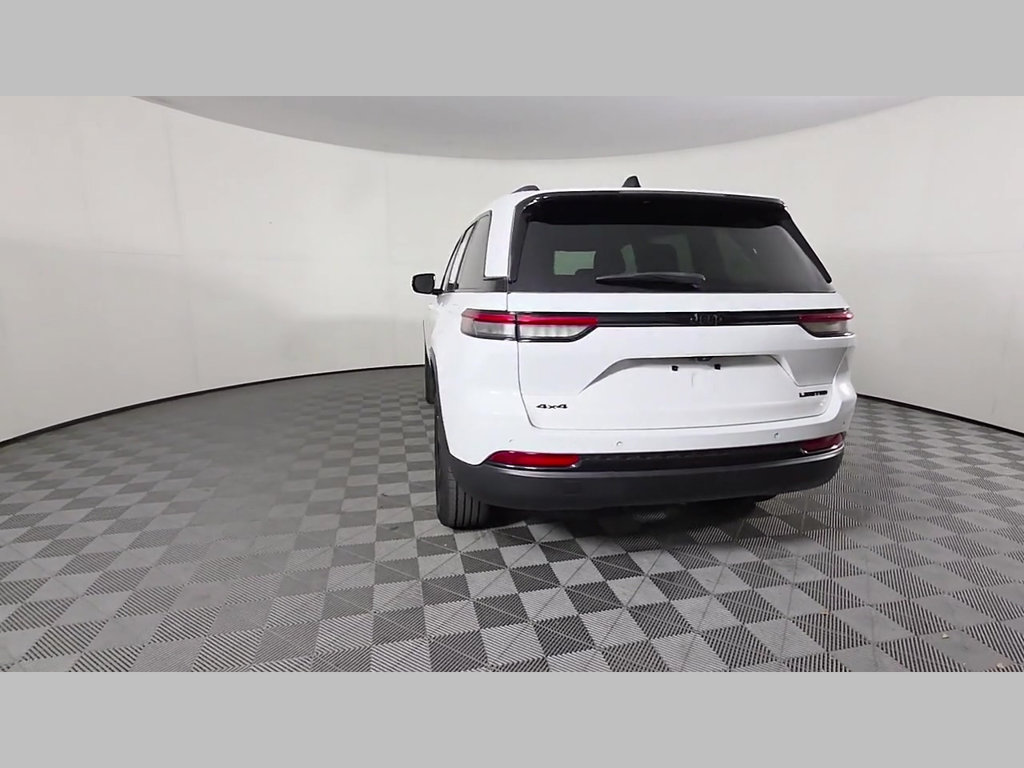 Used 2023 Jeep Grand Cherokee Limited w/ Black Appearance Package AWD/4WD image 44