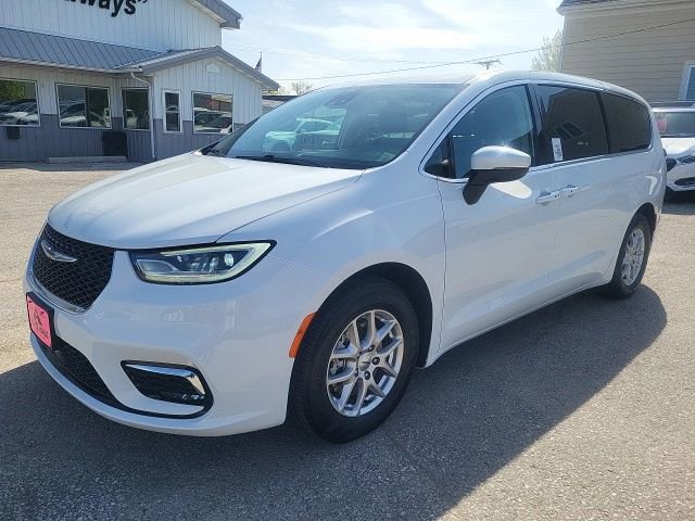 Used 2023 Chrysler Pacifica Touring-L FWD image 31