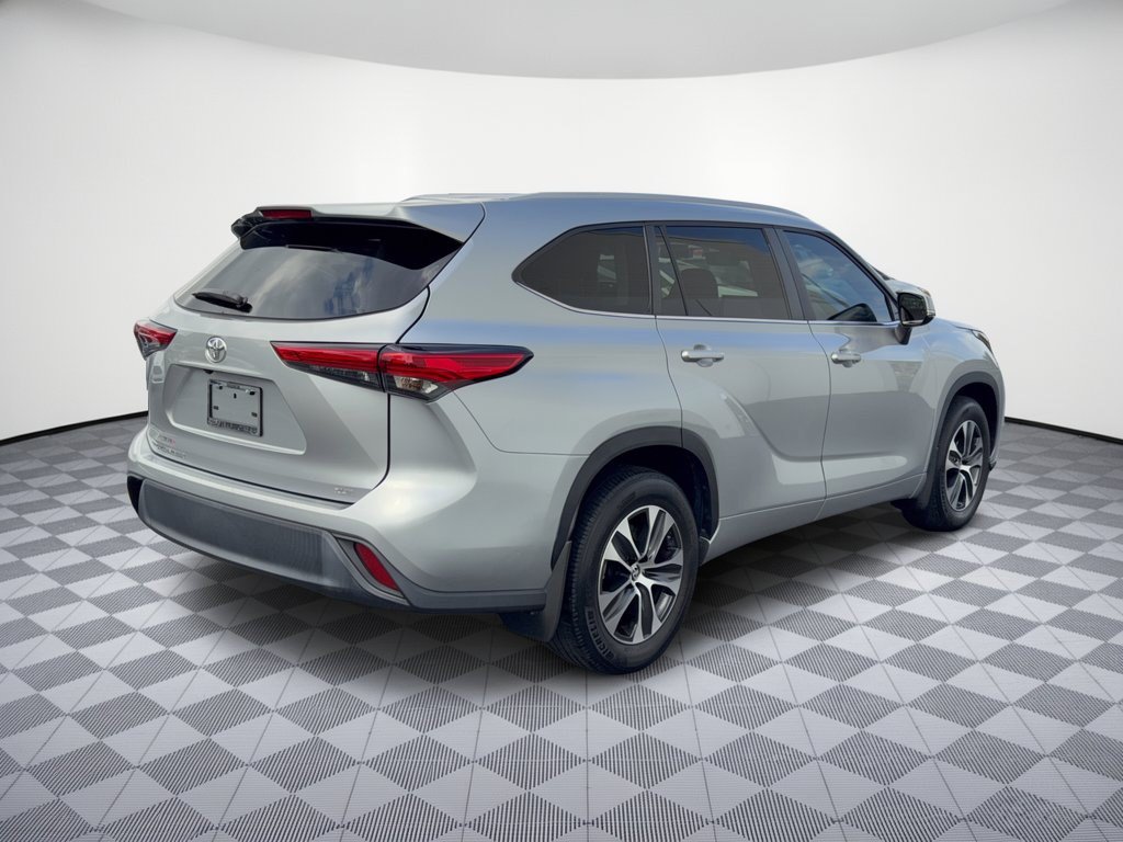 Used 2023 Toyota Highlander XLE FWD image 9