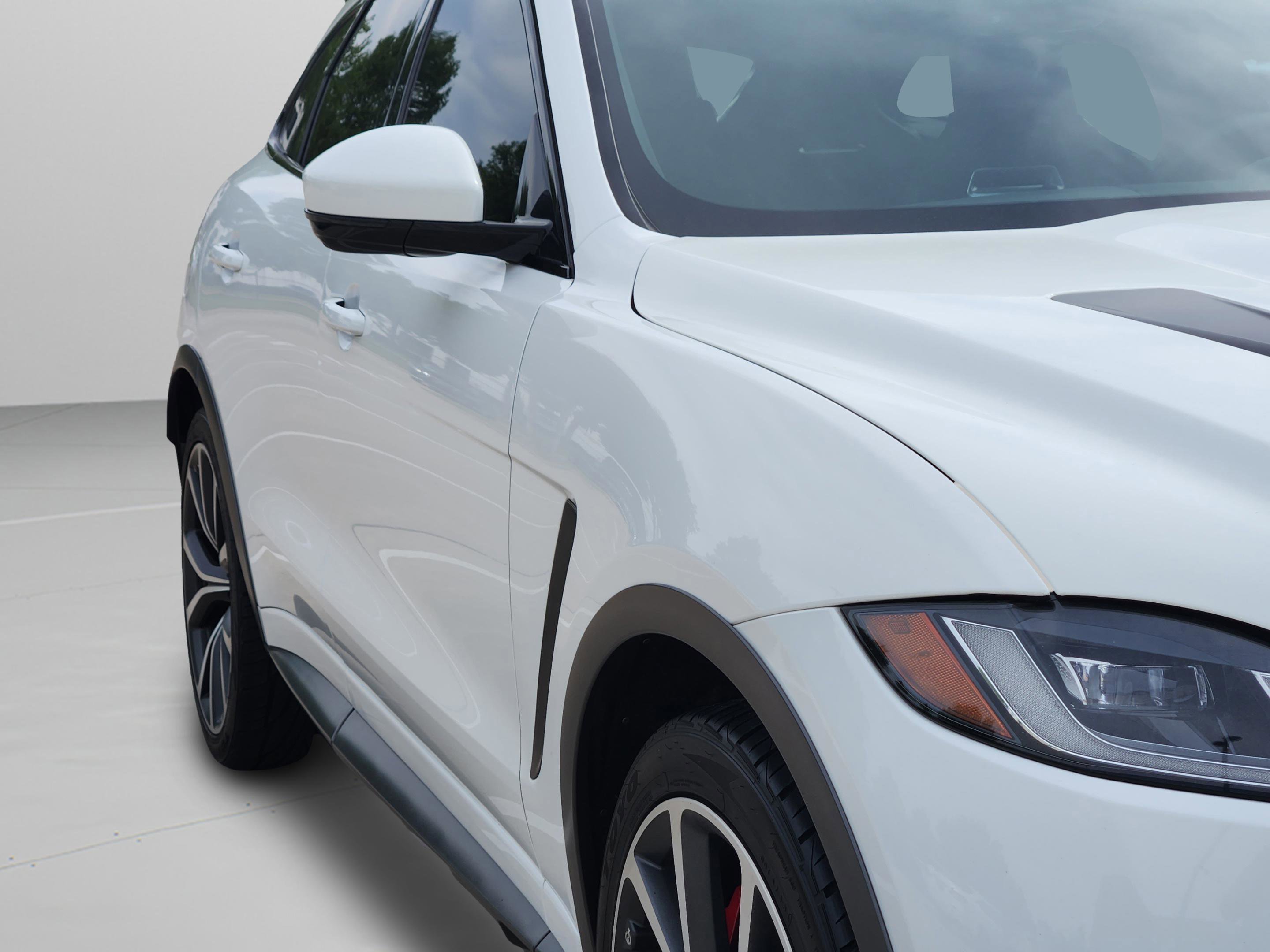Used 2022 Jaguar F-PACE SVR image 34