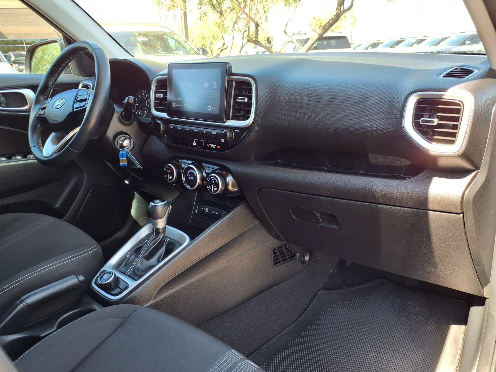 Certified 2022 Hyundai Venue SEL FWD image 10