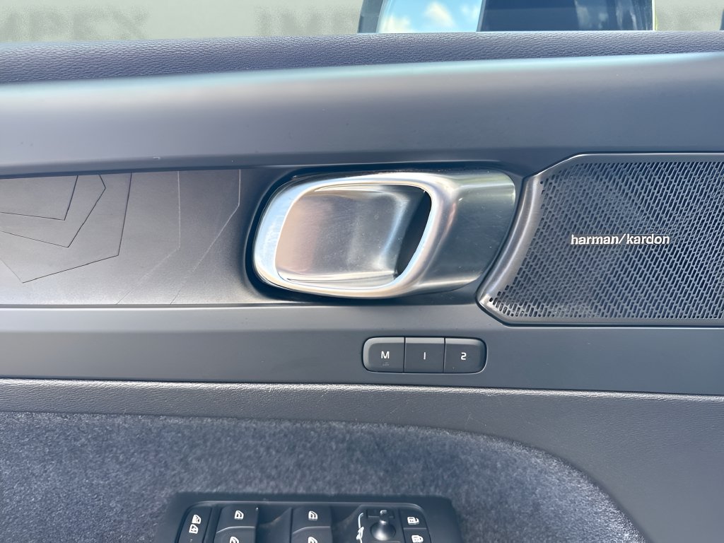 Used 2023 Volvo XC40 Recharge Ultimate AWD/4WD image 11