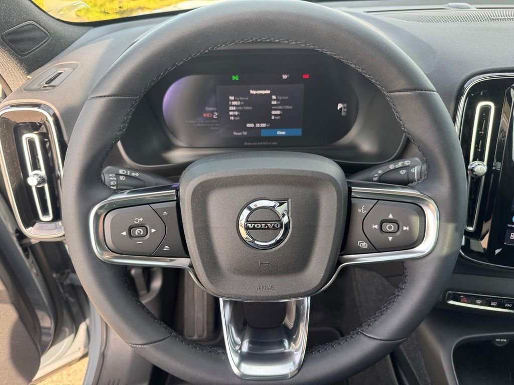 Certified 2023 Volvo XC40 Recharge Ultimate image 11