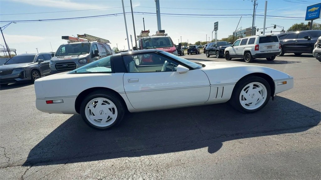 Used 1988 Chevrolet Corvette Coupe image 9